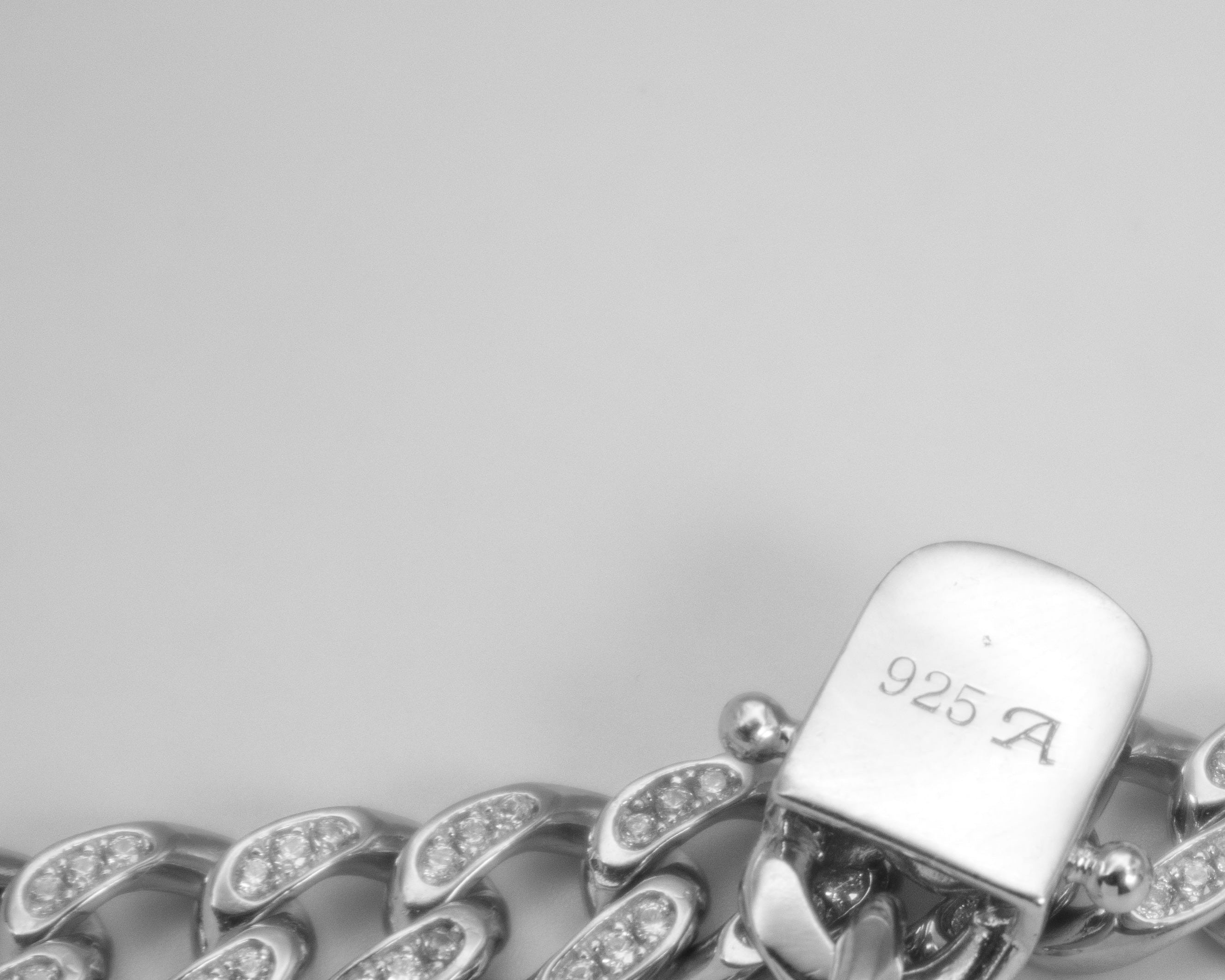 ICED CUBAN LINK BRACELET (8mm)